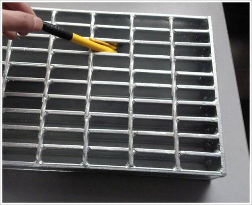 热镀锌钢格板表面保持光滑细腻有哪些工序？